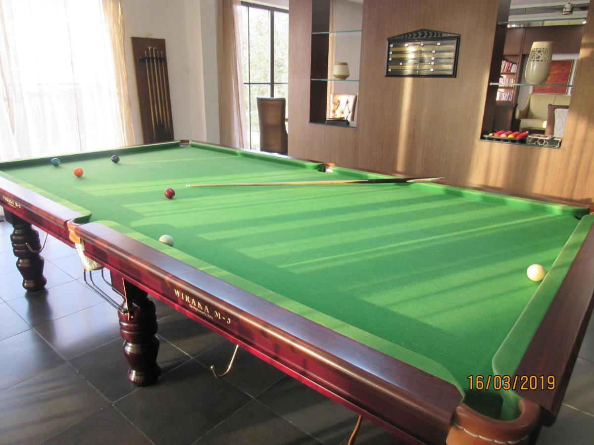Oxford Golf Resort Pirangut Dış mekan fotoğraf